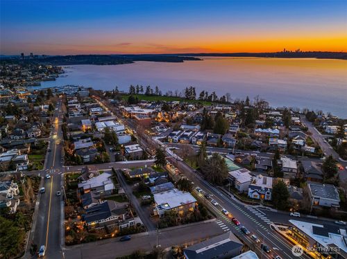 7 10th Ave, Kirkland, WA, 98033-5406 | Card Image