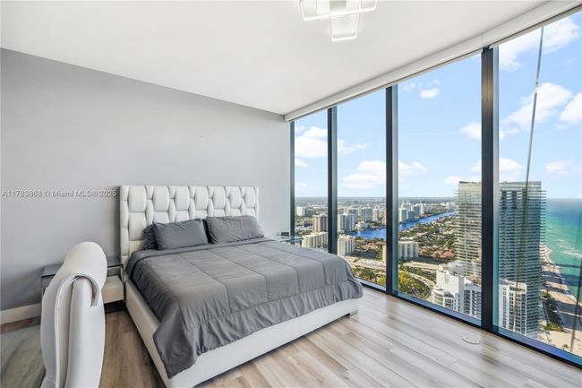 APT-5505 - 18555 Collins Ave, Condo with 3 bedrooms, 5 bathrooms and null parking in Sunny Isles Beach FL | Image 35