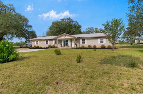 1081 County Road 773, Devine, TX, 78016-4841 | Card Image