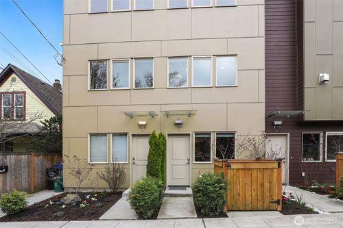 b-709 15th Ave, Seattle, WA, 98122-7048 | Card Image