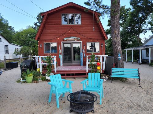 100 Reeves Bay Trl, Flanders, NY, 11901-3817 | Card Image