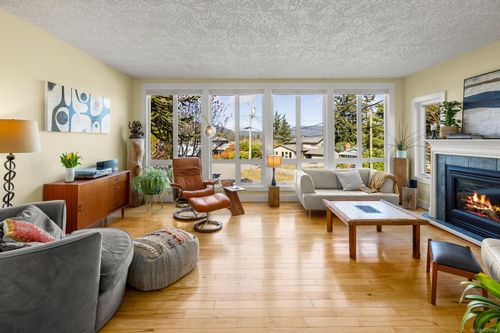 3223 Sedgwick Dr, Victoria, BC, V9C3K2 | Card Image