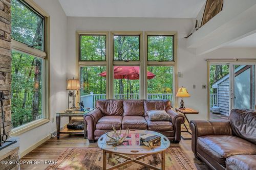 106 Laurelwoods Dr, Lake Harmony, PA, 18624-2110 | Card Image
