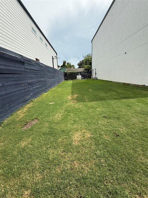 120 E 32nd St, Houston, TX, 77018-7702 | Card Image