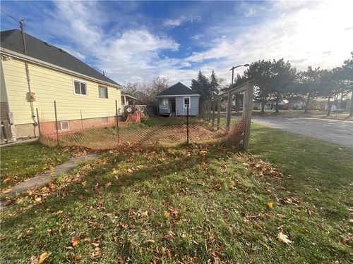 {{alt}} | Card Image