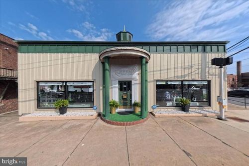325 Winchester Ave, MARTINSBURG, WV, 25401-2658 | Card Image