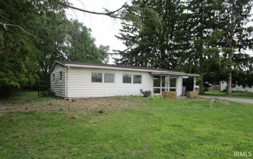 304 E Pickwick Dr, Syracuse, IN, 46567-1715 | Card Image