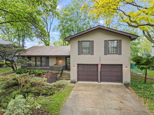 2s644 Devonshire Ln, Glen Ellyn, IL, 60137-6915 | Card Image