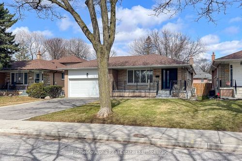 373 Becker Rd, Richmond Hill, ON, L4C2S3 | Card Image