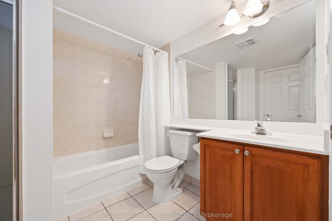 1017 - 230 Queens Quay W, Condo with 2 bedrooms, 1 bathrooms and null parking in Toronto ON | Image 19
