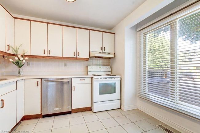 2 - 561 Princess Ave, Townhouse with 3 bedrooms, 3 bathrooms and 2 parking in London ON | Image 9