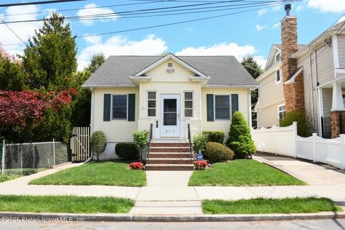 209 Dickie Avenue, Staten Island, NY, 10314 | Card Image