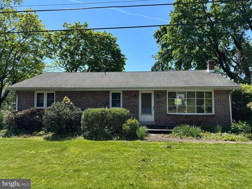 3154 Church St, Hellertown, PA, 18055-9644 | Card Image