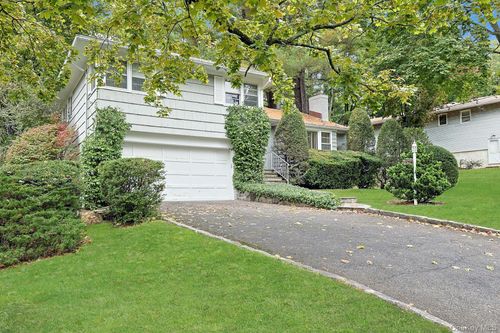 129 Hillandale Dr, New Rochelle, NY, 10804-1936 | Card Image