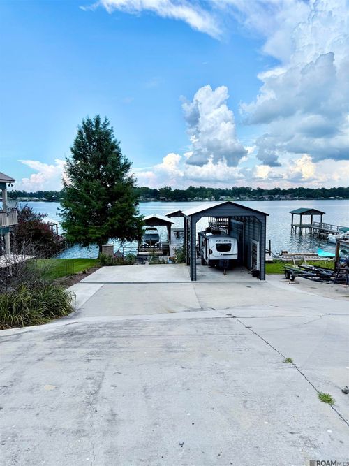 8052 False River Rd, Oscar, LA, 70762-6225 | Card Image
