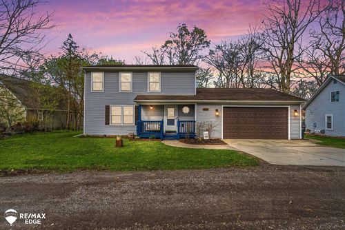 226 Woodbine Dr, Milford, MI, 48380-3574 | Card Image