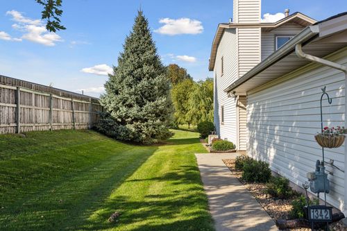 1342 67th Ln N, Brooklyn Center, MN, 55430-1588 | Card Image