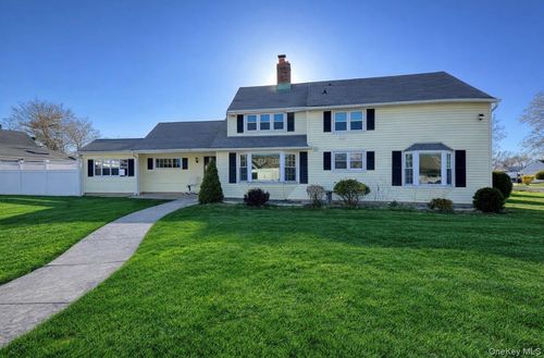 48 Link Ln, Hicksville, NY, 11801-6149 | Card Image