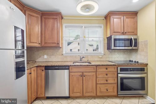21 Ida Ave, MORRISVILLE, PA, 19067-1201 | Card Image