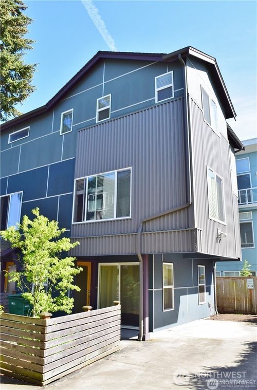 a-935 N 98th Street, Seattle, WA, 98103 | Card Image