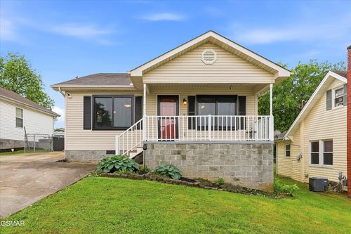 311 Henderson St, Maryville, TN, 37804-2741 | Card Image