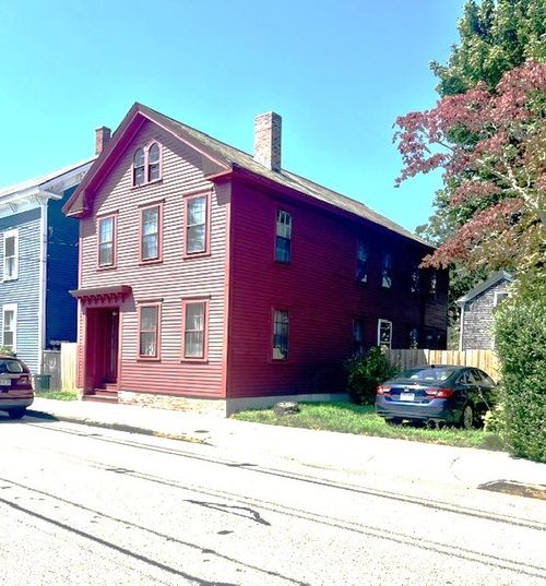 33 Elm St, Newport, RI, 02840-2431 | Card Image