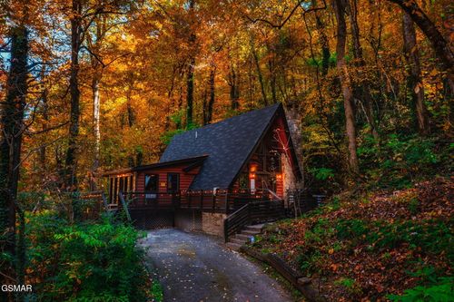 1121 Ski Mountain Rd, Gatlinburg, TN, 37738-3840 | Card Image
