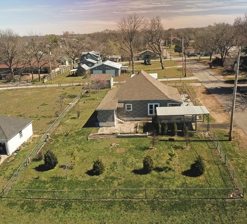 407 W 6th St, Grove, OK, 74344-3415 | Card Image