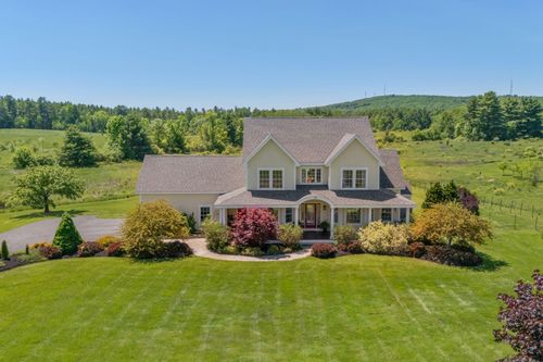 18 Linsausiq Way, Falmouth, ME, 04105-2588 | Card Image