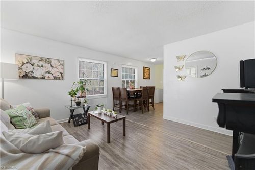 1342 Tredwell Dr, Winston Salem, NC, 27103-5140 | Card Image