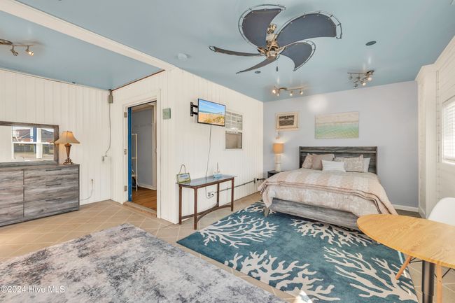 Separate entrance, lower efficiency apartment or business office unit | Image 12