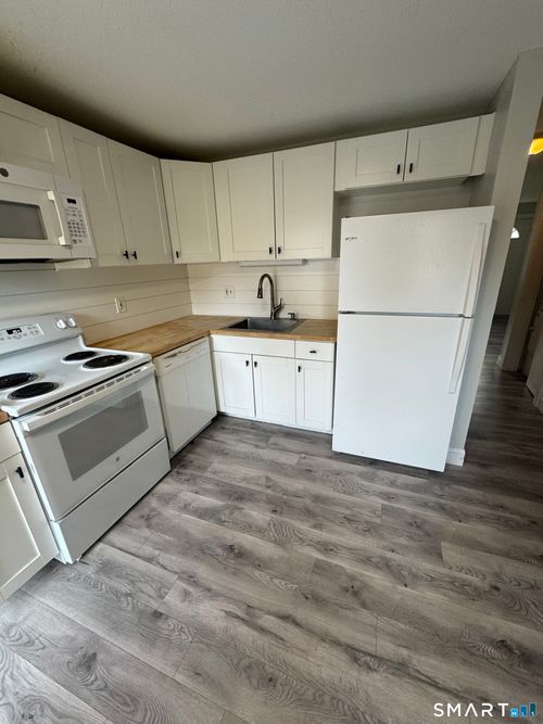 apt-5c-239 Old Farms Rd, Avon, CT, 06001-2207 | Card Image