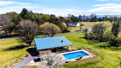 22 Oak Ridge Ln, STAUNTON, VA, 24401-5635 | Card Image