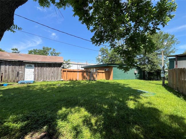 16305 De Zavalla Rd, Home with 2 bedrooms, 2 bathrooms and null parking in Channelview TX | Image 12