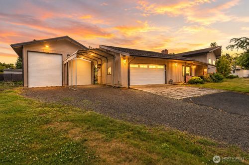2 Tweed Pl, Cosmopolis, WA, 98537-3925 | Card Image