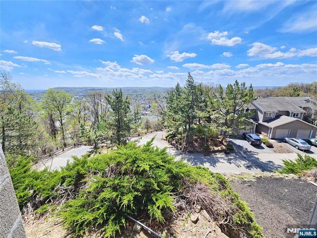 403 Heights Dr, Townhouse with 2 bedrooms, 3 bathrooms and null parking in Haledon NJ | Image 10