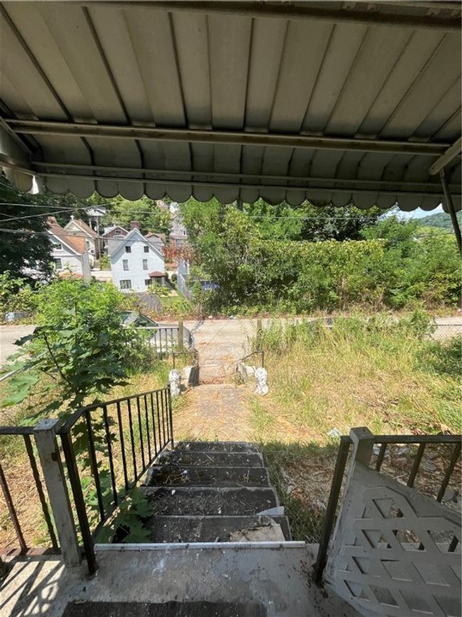512 Glenn St, House other with 2 bedrooms, 1 bathrooms and null parking in Wilmerding PA | Image 6