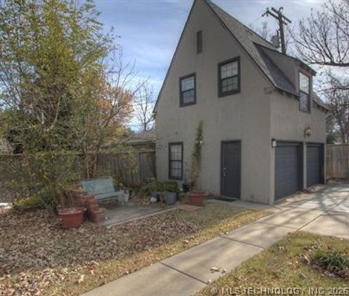 b-4 E 26th St, Tulsa, OK, 74114-2414 | Card Image