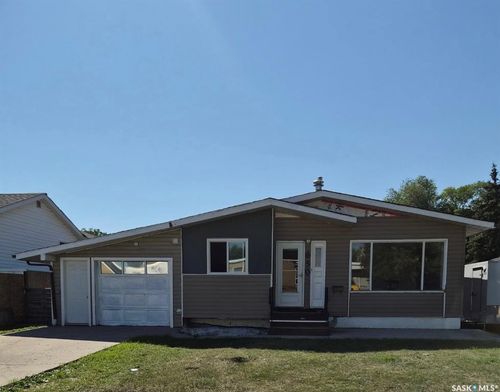 630 Elphinstone St, Regina, SK, S4T3K9 | Card Image