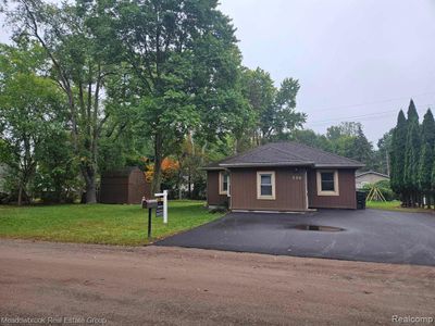 730 Highlander Street, Home with 2 bedrooms, 1 bathrooms and null parking in Orion Twp MI | Image 1