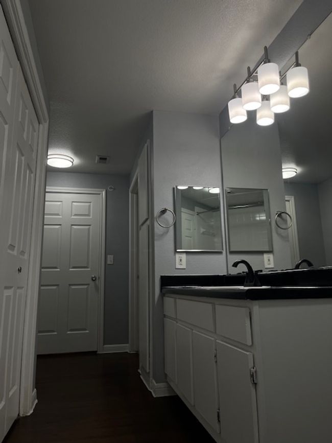 APT-112 - 2320 Gracy Farms Ln, Condo with 1 bedrooms, 1 bathrooms and 1 parking in Austin TX | Image 22