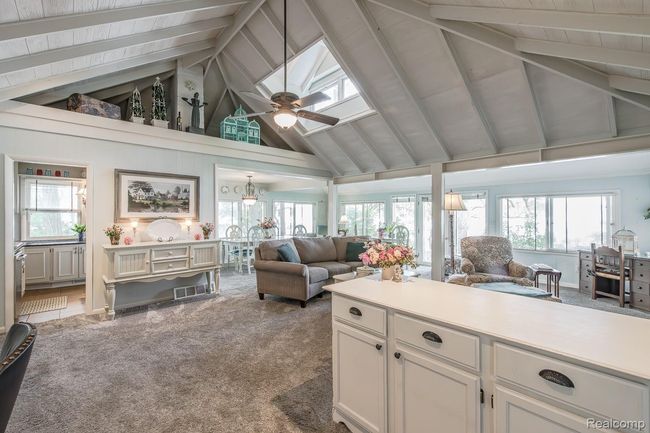 Sprawling space | Image 12