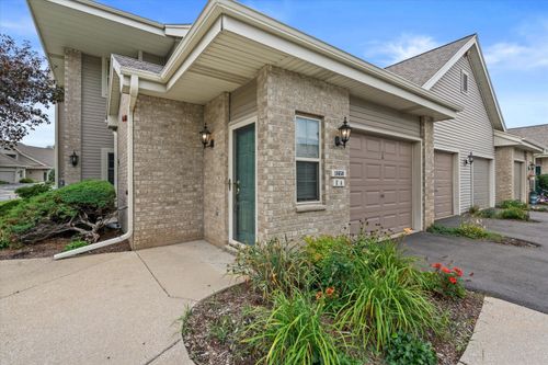 18650 Emerald Cir, Brookfield, WI, 53045-3662 | Card Image
