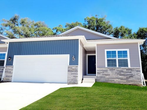 1082 Daisy Ln, Waukee, IA, 50263-7403 | Card Image