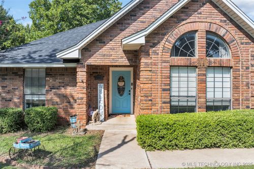 1121 Surrey Dr, Ardmore, OK, 73401-3468 | Card Image