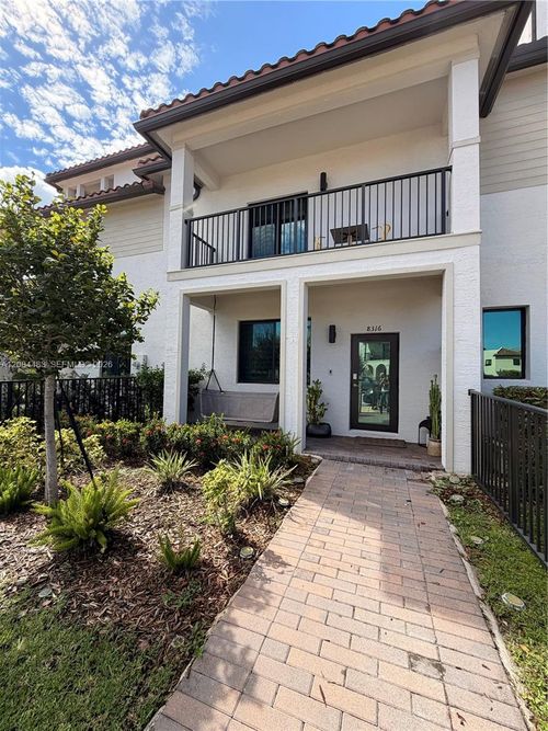 8316 Nw 43rd St, Doral, FL, 33166-5894 | Card Image