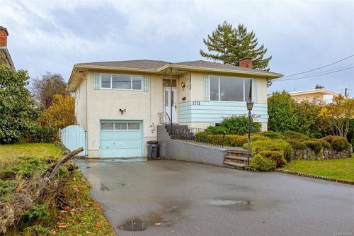 1711 Teakwood Rd, Saanich, BC, V8P3C8 | Card Image