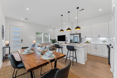 328 Neyland St, Houston, TX, 77022-4662 | Card Image