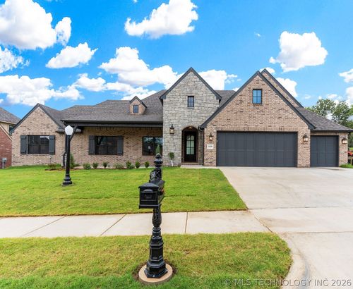 1509 Pinecrest Dr, Claremore, OK, 74017-1237 | Card Image