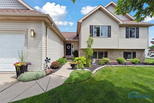 735 Hemlock St, Wauseon, OH, 43567-1854 | Card Image